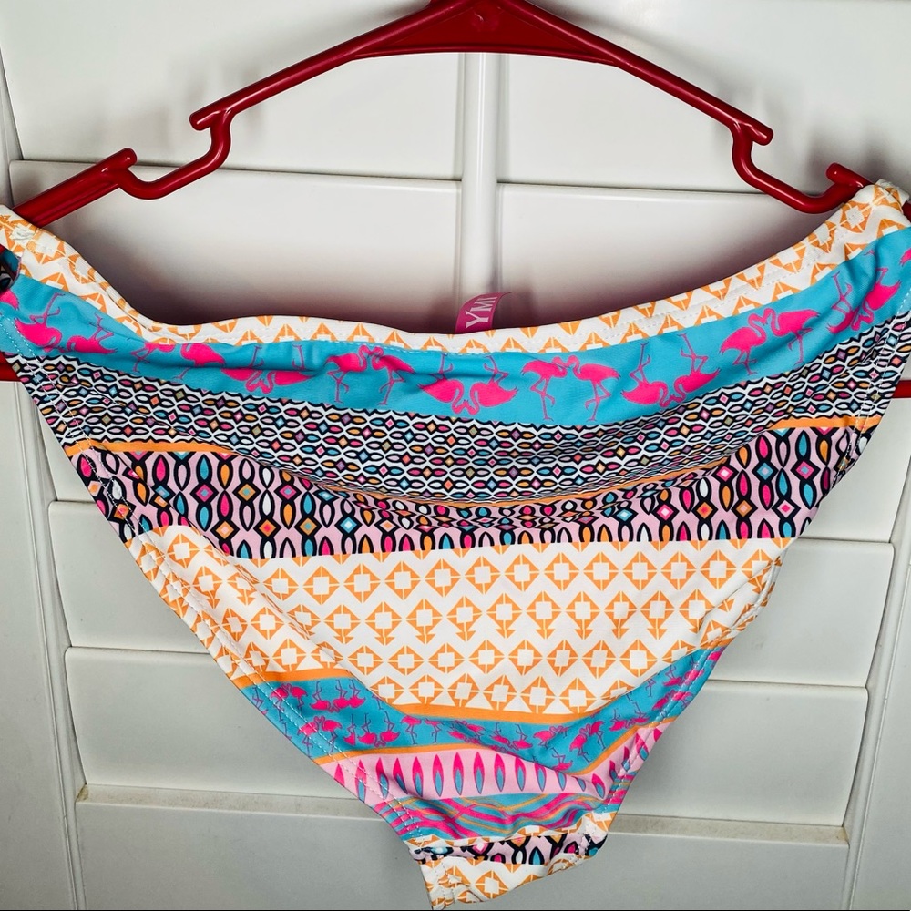 Bikini - Picture 3 of 3
